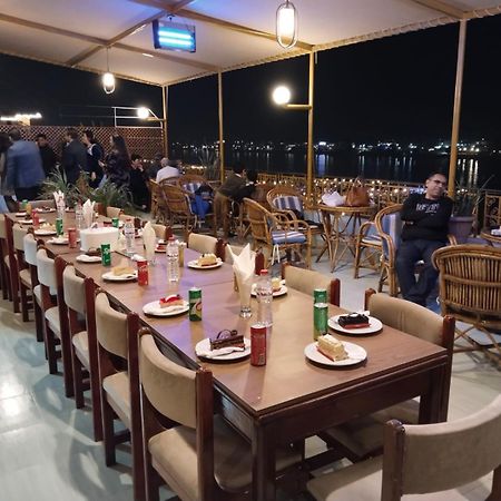 Merry Land Hotel & Roof Top Nile Restaurant Luxor Kültér fotó