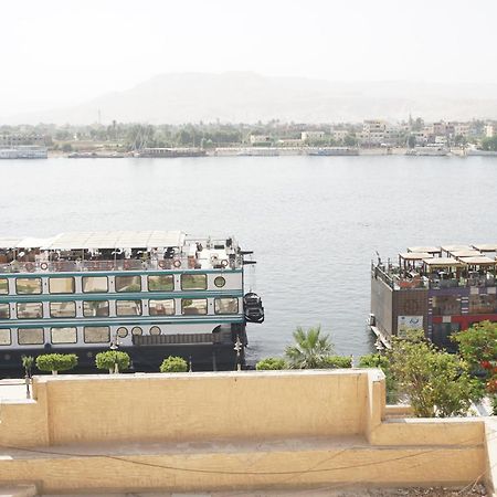 Merry Land Hotel & Roof Top Nile Restaurant Luxor Kültér fotó