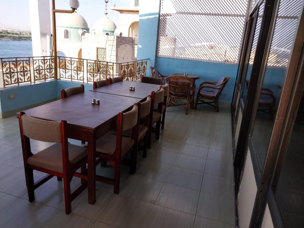 Merry Land Hotel & Roof Top Nile Restaurant Luxor Kültér fotó
