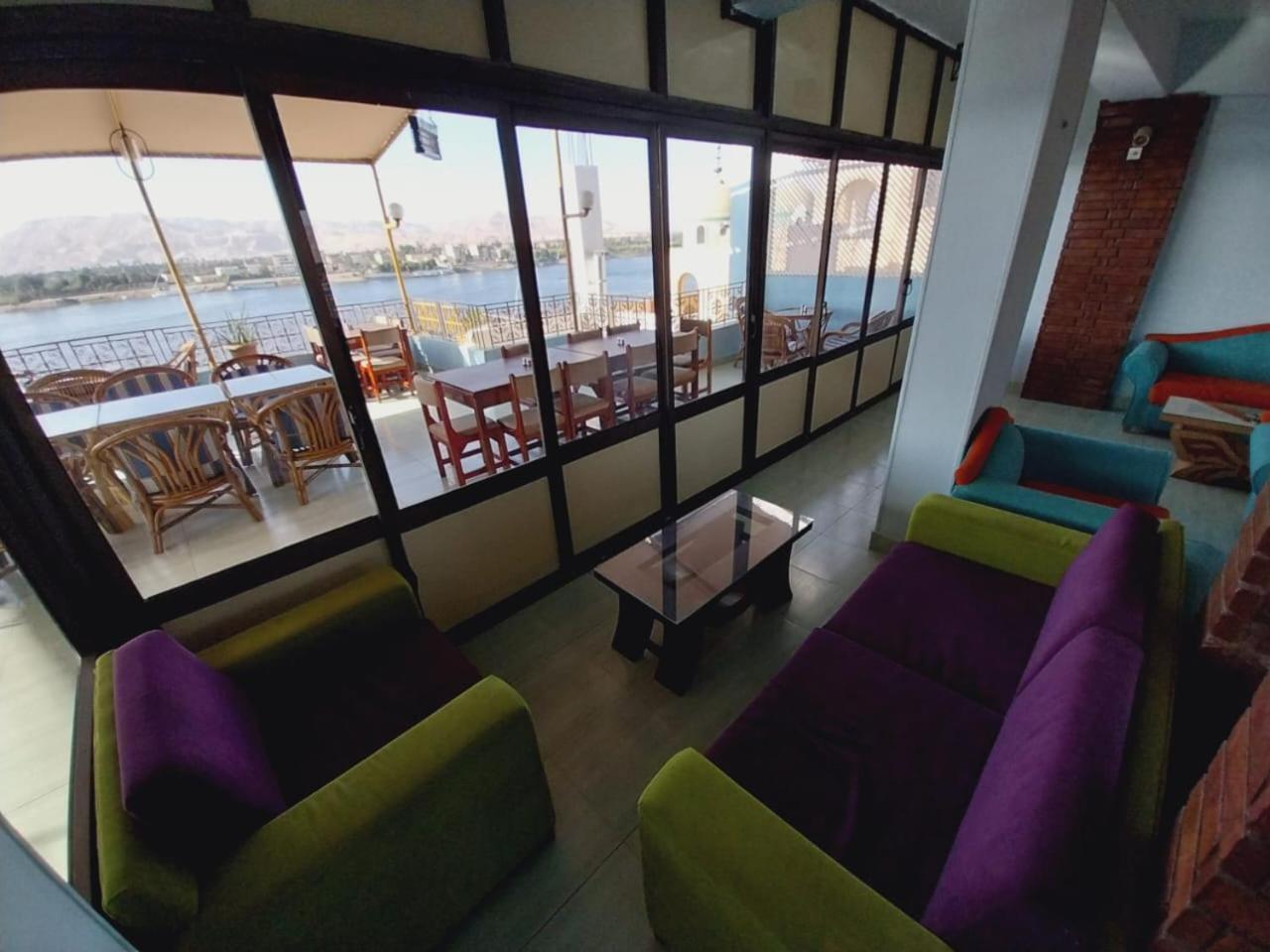 Merry Land Hotel & Roof Top Nile Restaurant Luxor Kültér fotó
