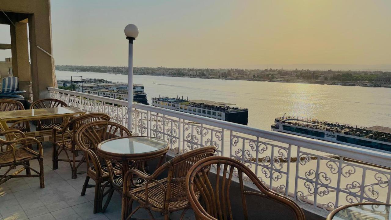 Merry Land Hotel & Roof Top Nile Restaurant Luxor Kültér fotó