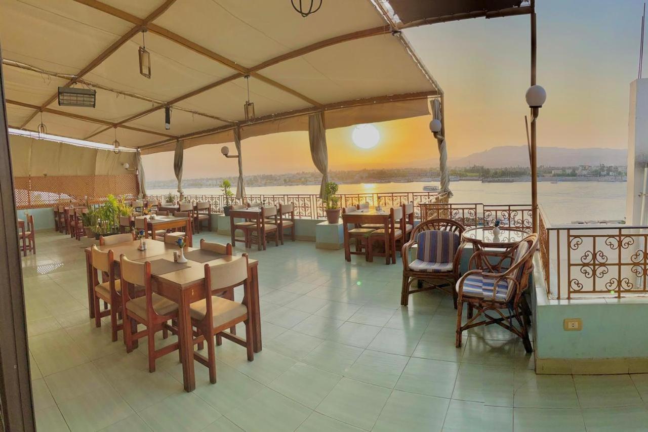 Merry Land Hotel & Roof Top Nile Restaurant Luxor Kültér fotó