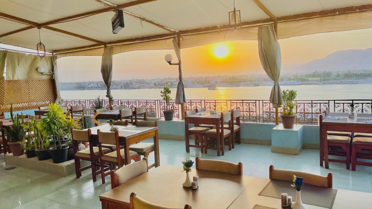 Merry Land Hotel & Roof Top Nile Restaurant Luxor Kültér fotó