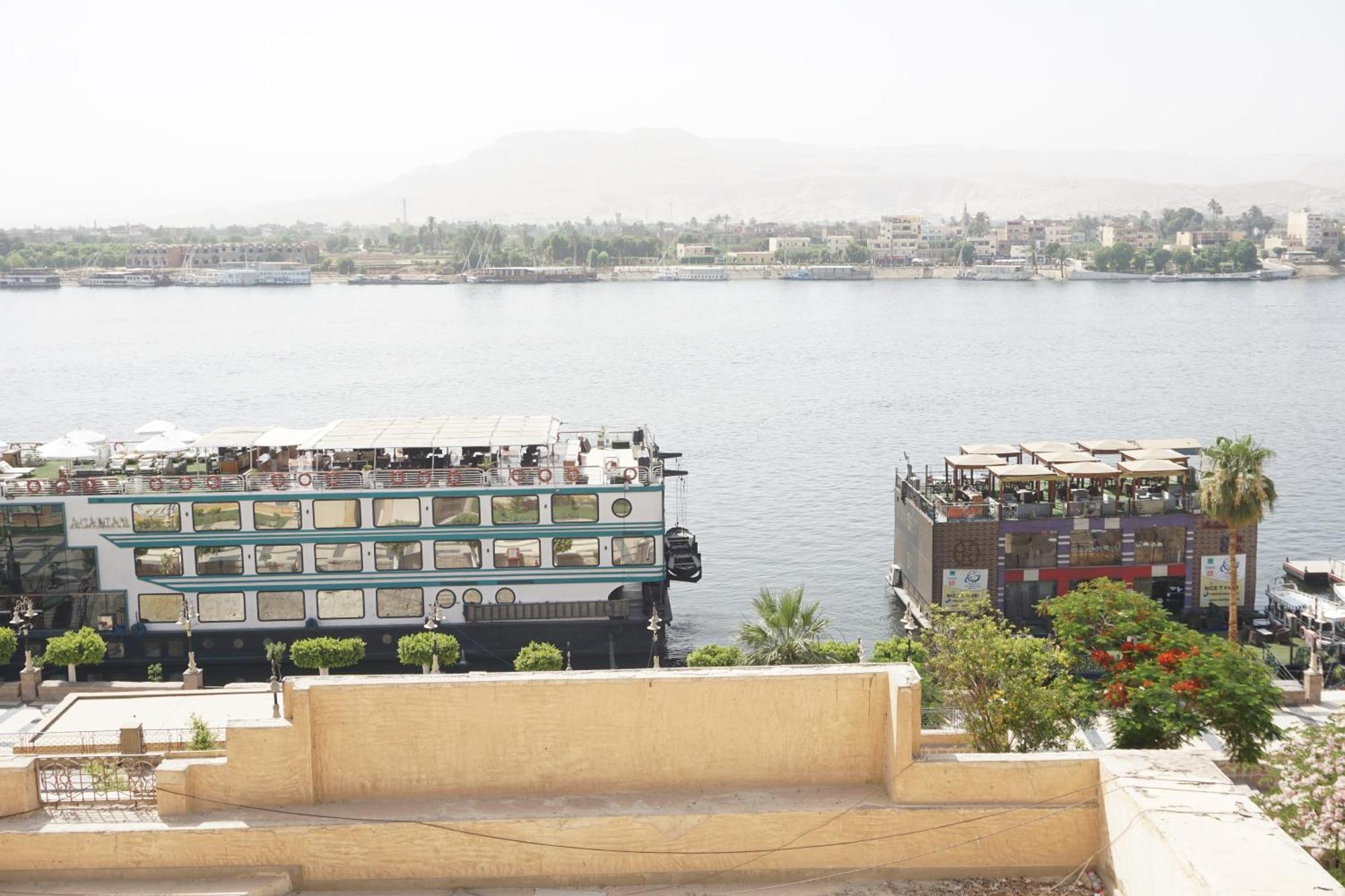 Merry Land Hotel & Roof Top Nile Restaurant Luxor Kültér fotó