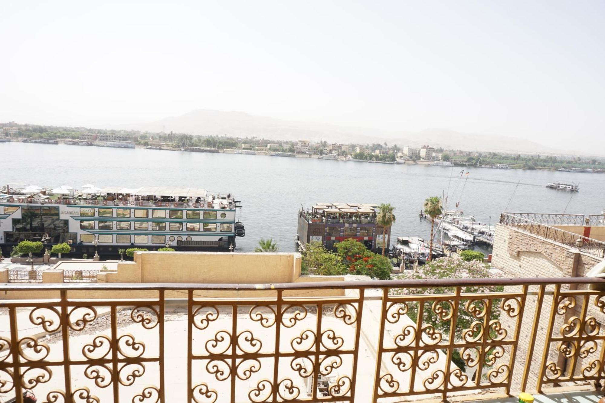 Merry Land Hotel & Roof Top Nile Restaurant Luxor Kültér fotó