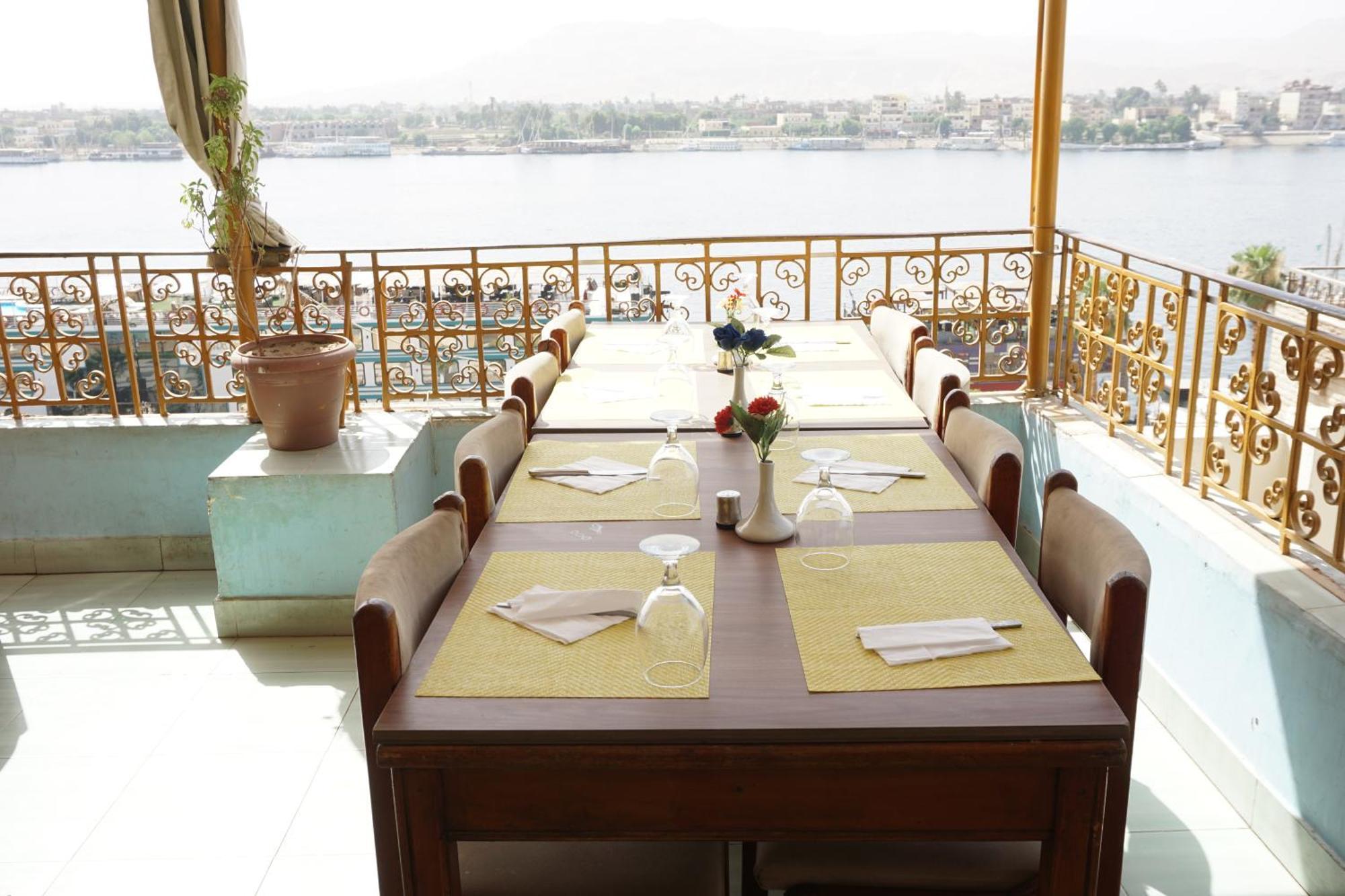 Merry Land Hotel & Roof Top Nile Restaurant Luxor Kültér fotó