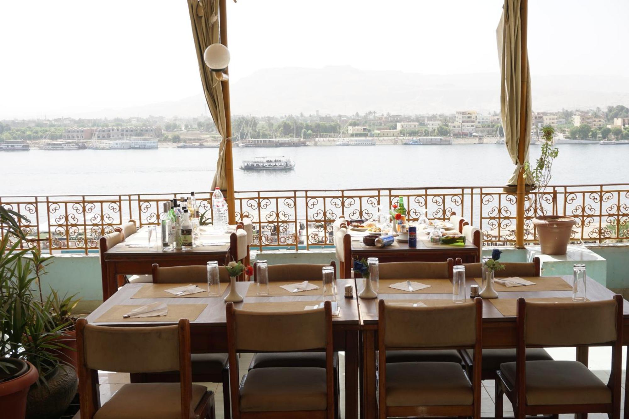 Merry Land Hotel & Roof Top Nile Restaurant Luxor Kültér fotó